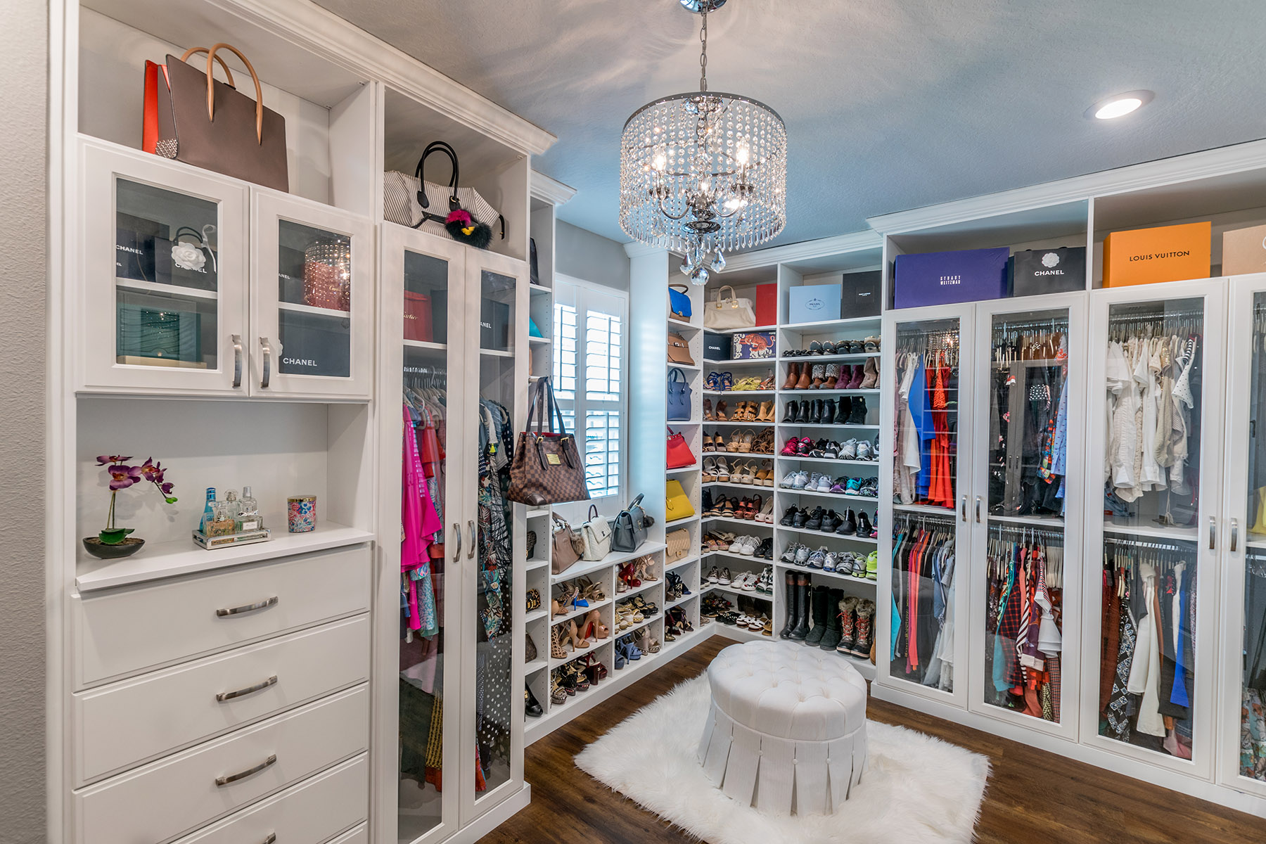 Unica Concept make the best closets in Toronto